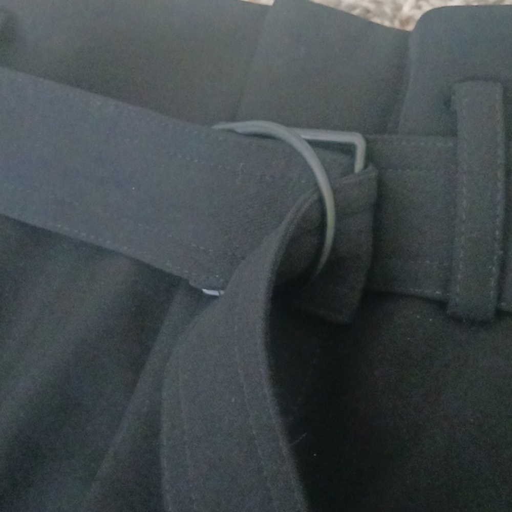 Vince High-Rise Belted Shorts - Picture 8 of 10